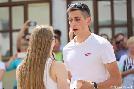 Kamnik danes v znamenju maturantske četvorke, v kateri je zaplesalo preko 200 maturantk in maturantov (95)